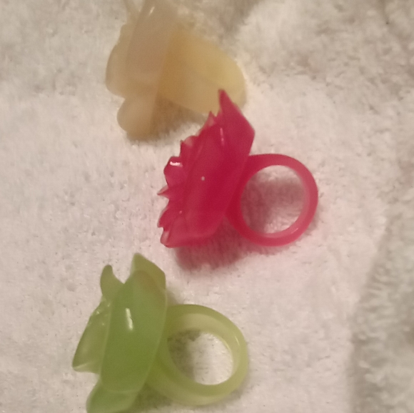 Acrylic Flower Rings 🌹 - Picture 2 of 5